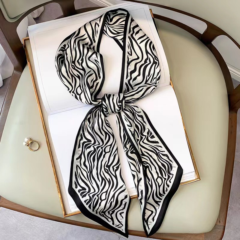 Foulard Quadrato di Lusso in S - Luxury Bags Online recensione e prezzo