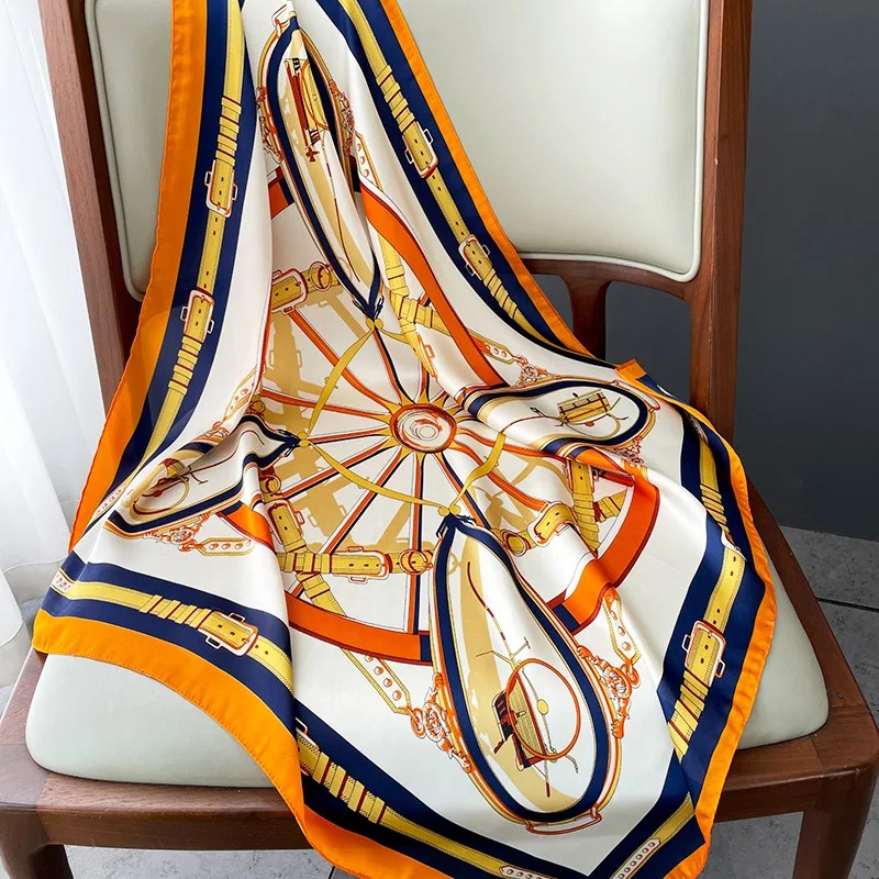 Foulard Quadrato Sottile in Se - Luxury Bags Online recensione e prezzo