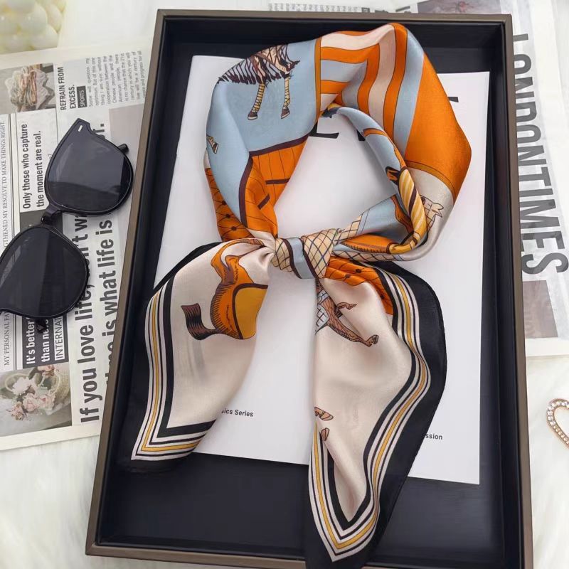 Foulard Quadrato di Lusso 100% - Luxury Bags For Travel recensione e prezzo
