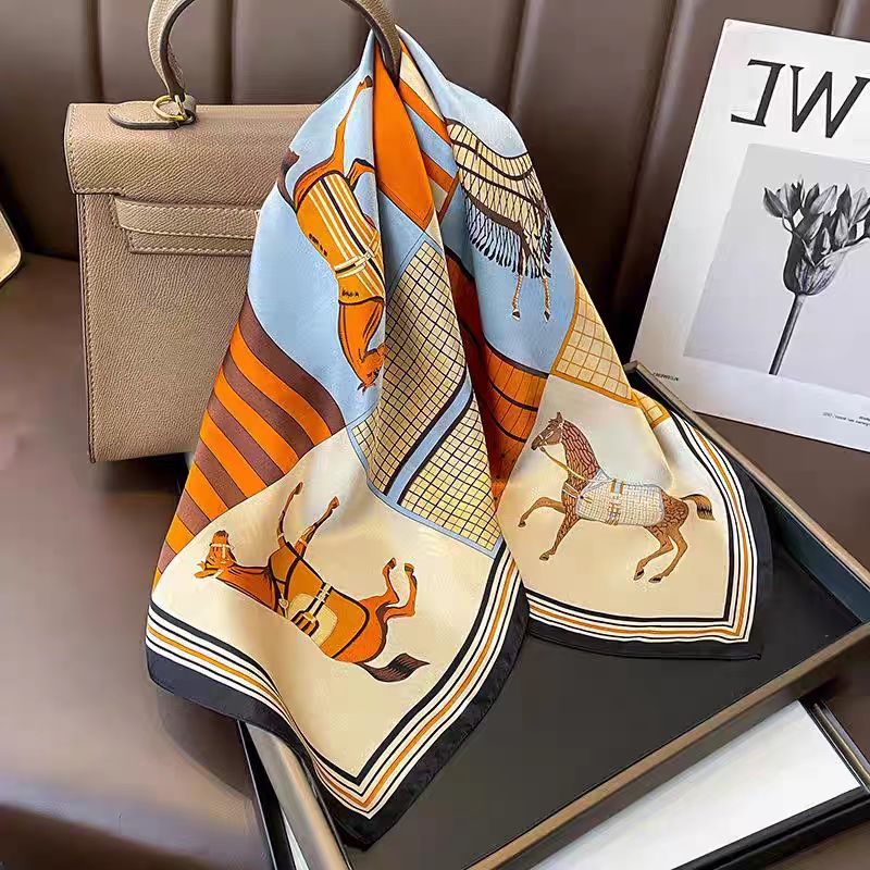 Foulard Quadrato di Lusso 100% - Luxury Bags For Travel recensione e prezzo