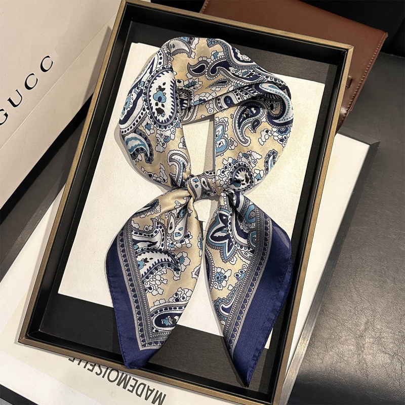 Foulard Quadrato di Lusso in R - Luxury Bags And Accessories recensione e prezzo