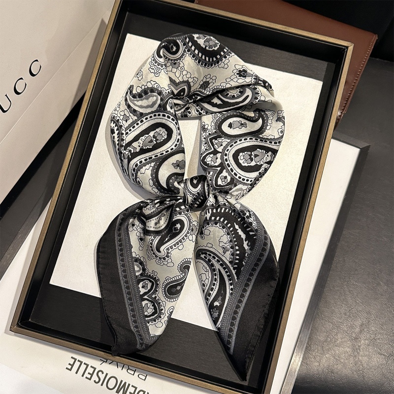 Foulard Quadrato di Lusso in R - Luxury Bags And Accessories recensione e prezzo