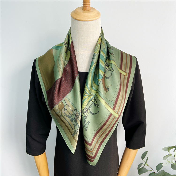 Foulard in Seta Verde 65CM, Sc - Luxury Bags For Travel recensione e prezzo