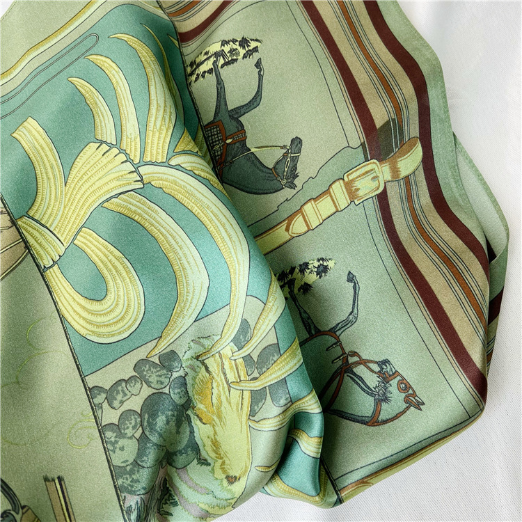 Foulard in Seta Verde 65CM, Sc - Luxury Bags For Travel recensione e prezzo